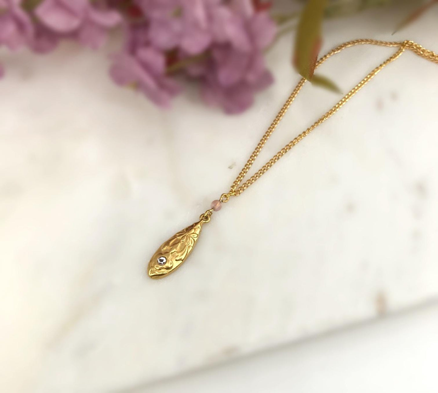 Handmade Matte Gold Light Pink Crystal Iridescent Frosted Bead Round Circle Floral Flower Pattern Rolled Gold Chain Necklace
