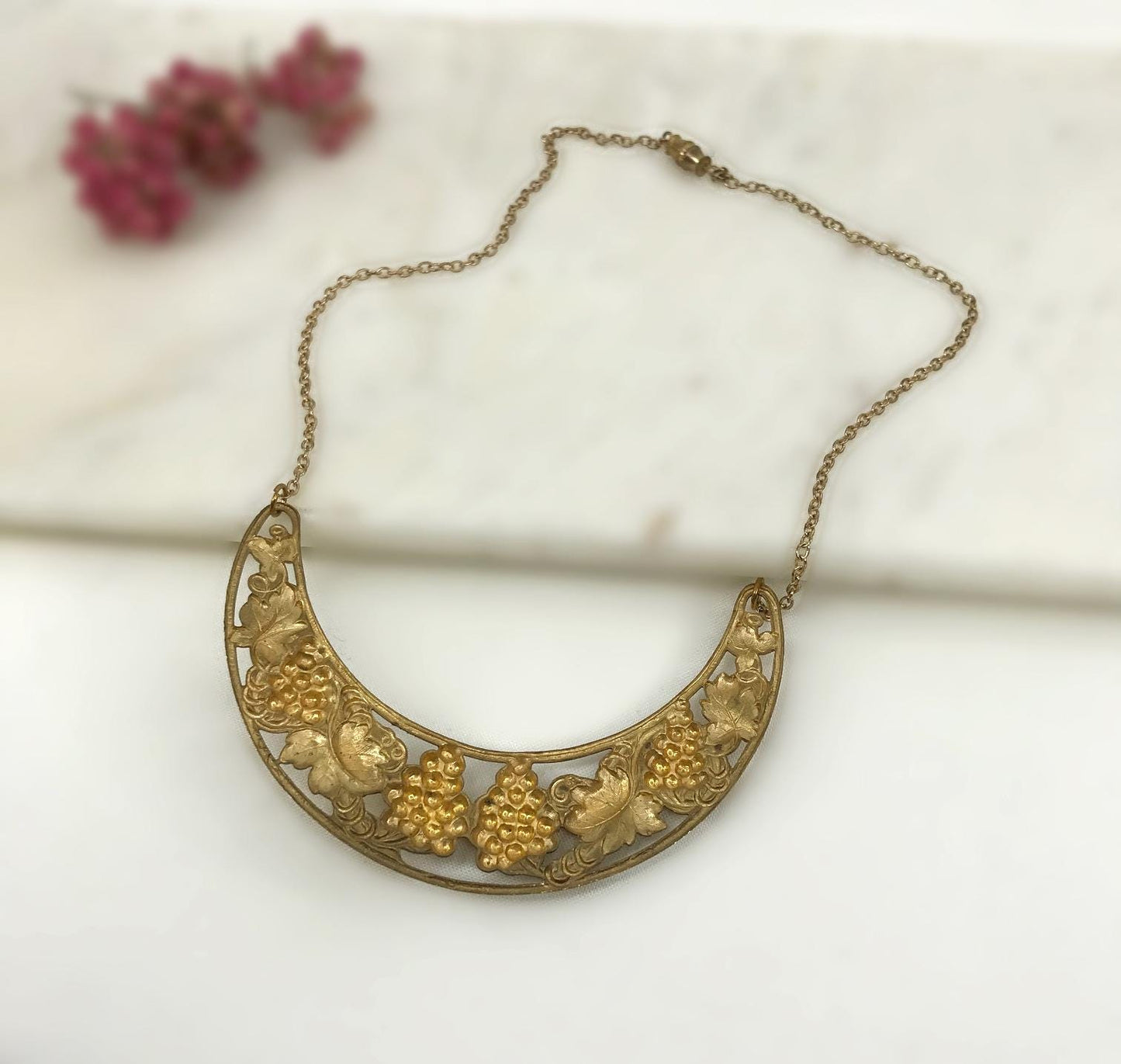 Vintage 1980s Grecian Style Grapes Fruit Leaf Ornate Elegant Statement Necklace