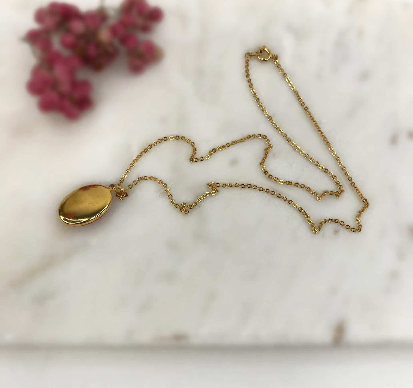 Vintage 1980s Gold Plated Orange Cream Victorian Style Cameo Woman Round Oval Elegant Necklace